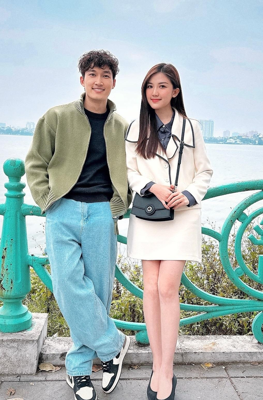 Đình Tú giới thiệu "bạn gái mới" Đình Tú giới thiệu "bạn gái mới"