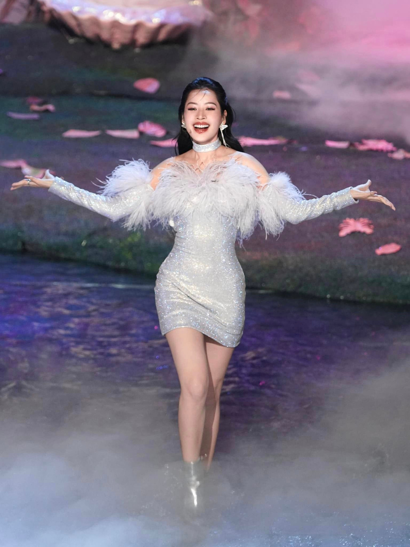 Chi Pu từng không nhận được sự cổ vũ ở vòng công diễn 1. Chi Pu từng không nhận được sự cổ vũ ở vòng công diễn 1.