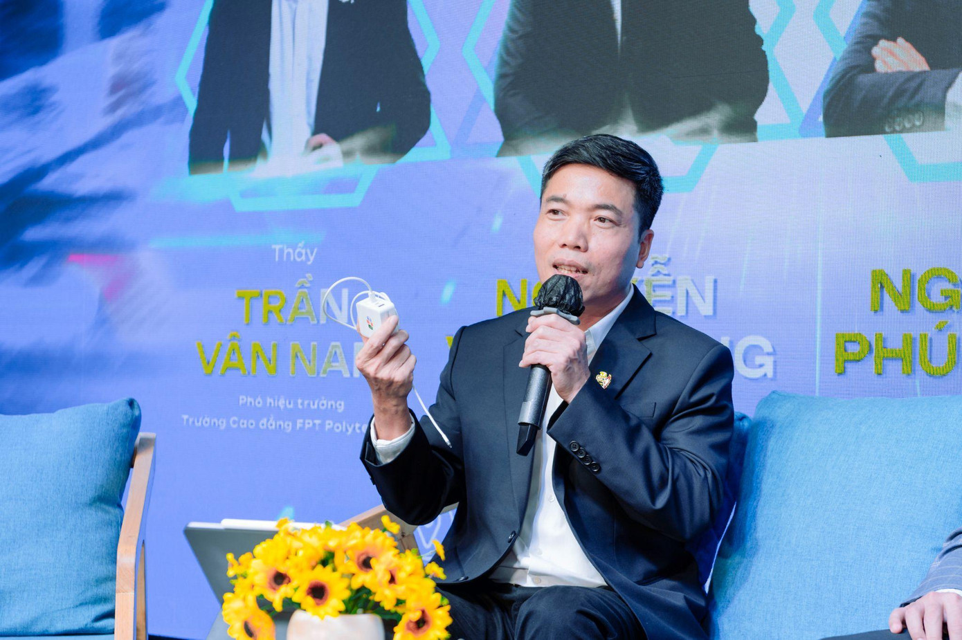 Ông Trần Vân Nam cho biết khung chương trình đào tạo chuyên ngành “Công nghệ Chip & Bán Dẫn” và “Lập trình Ứng dụng AI” sẽ bám sát nhu cầu thực tiễn của xã hội và doanh nghiệp Ông Trần Vân Nam cho biết khung chương trình đào tạo chuyên ngành “Công nghệ Chip & Bán Dẫn” và “Lập trình Ứng dụng AI” sẽ bám sát nhu cầu thực tiễn của xã hội và doanh nghiệp