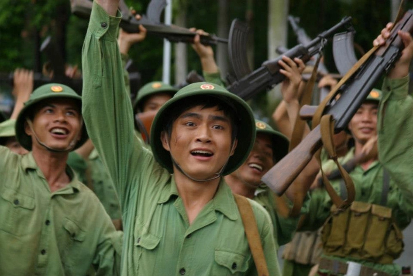 Họ từ giã cuộc sống bình yên ở Hà Nội để lao vào chiến trường khốc liệt.