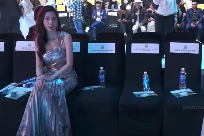 Mọi người lại nhớ đến show thời trang từ 4 năm trước.