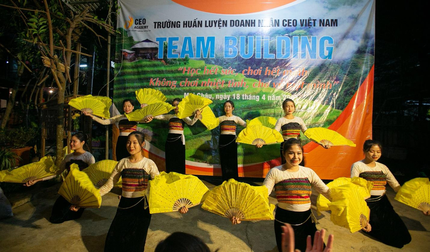 Giao lưu văn nghệ cùng đồng bào dân tộc