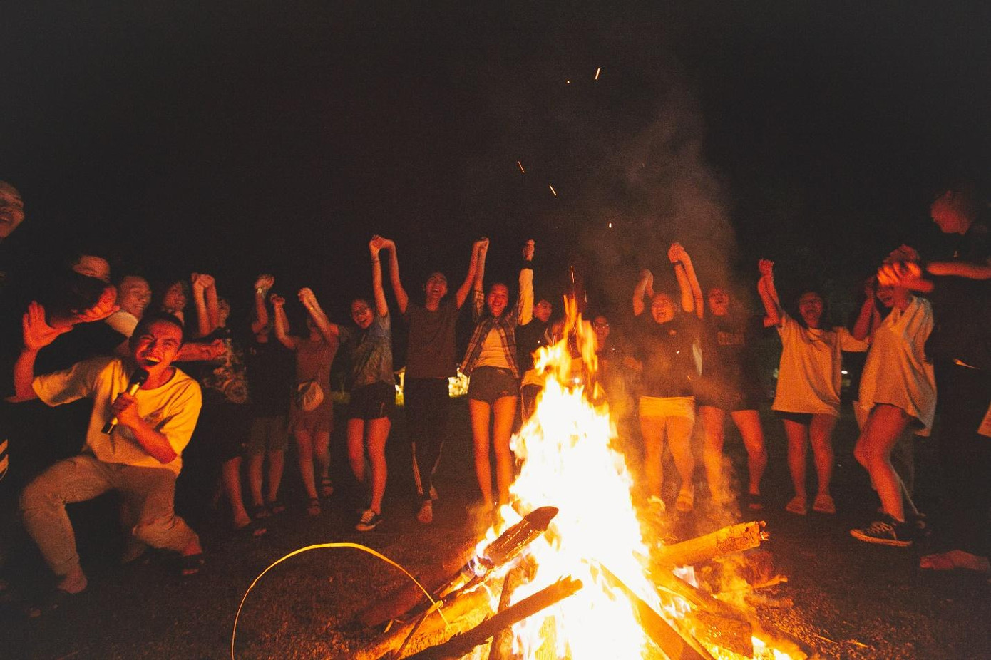 Giao lưu văn nghệ cùng đồng bào dân tộc