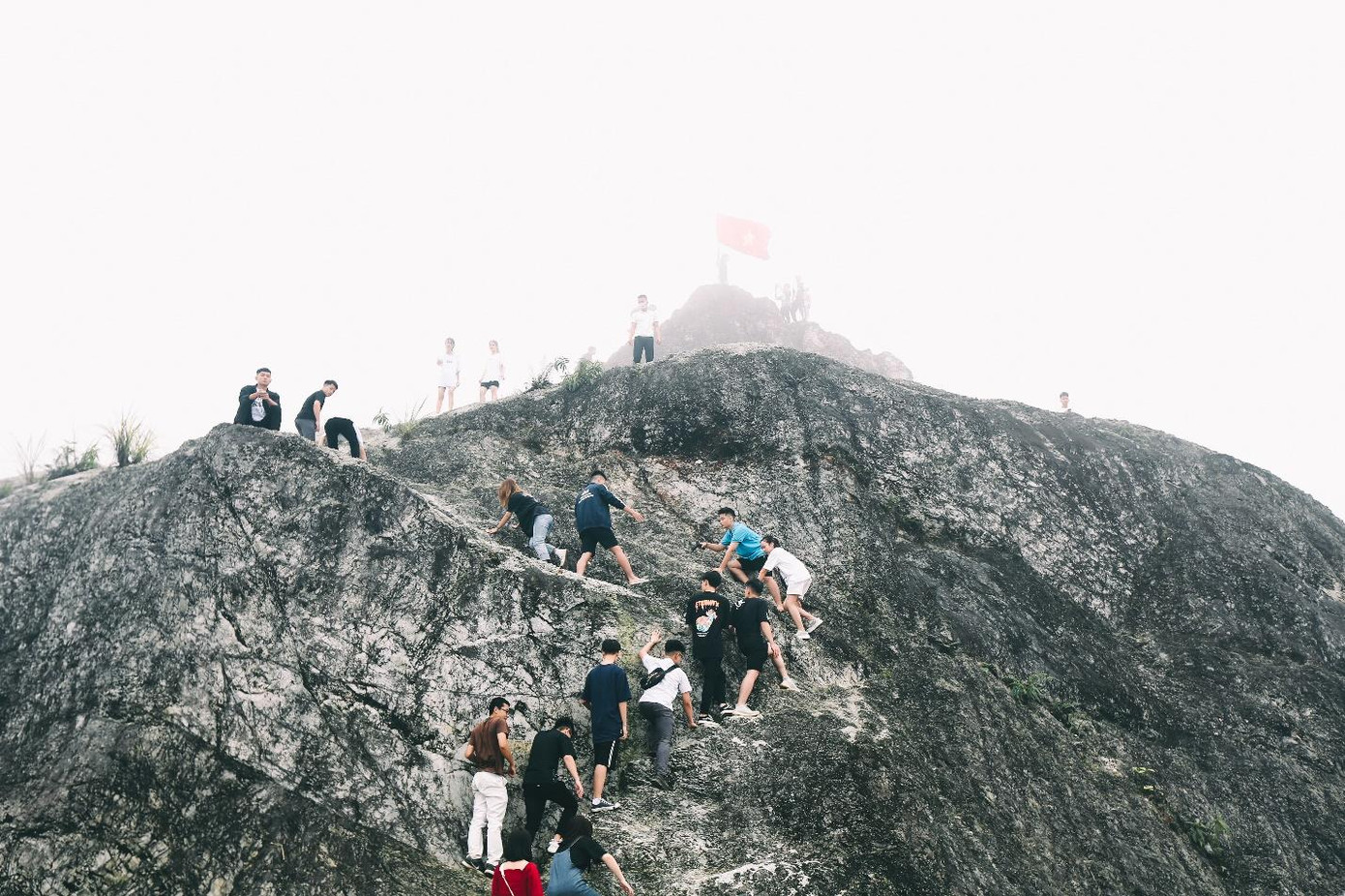 Cùng nhau “chinh phục” đèo Đá Trắng