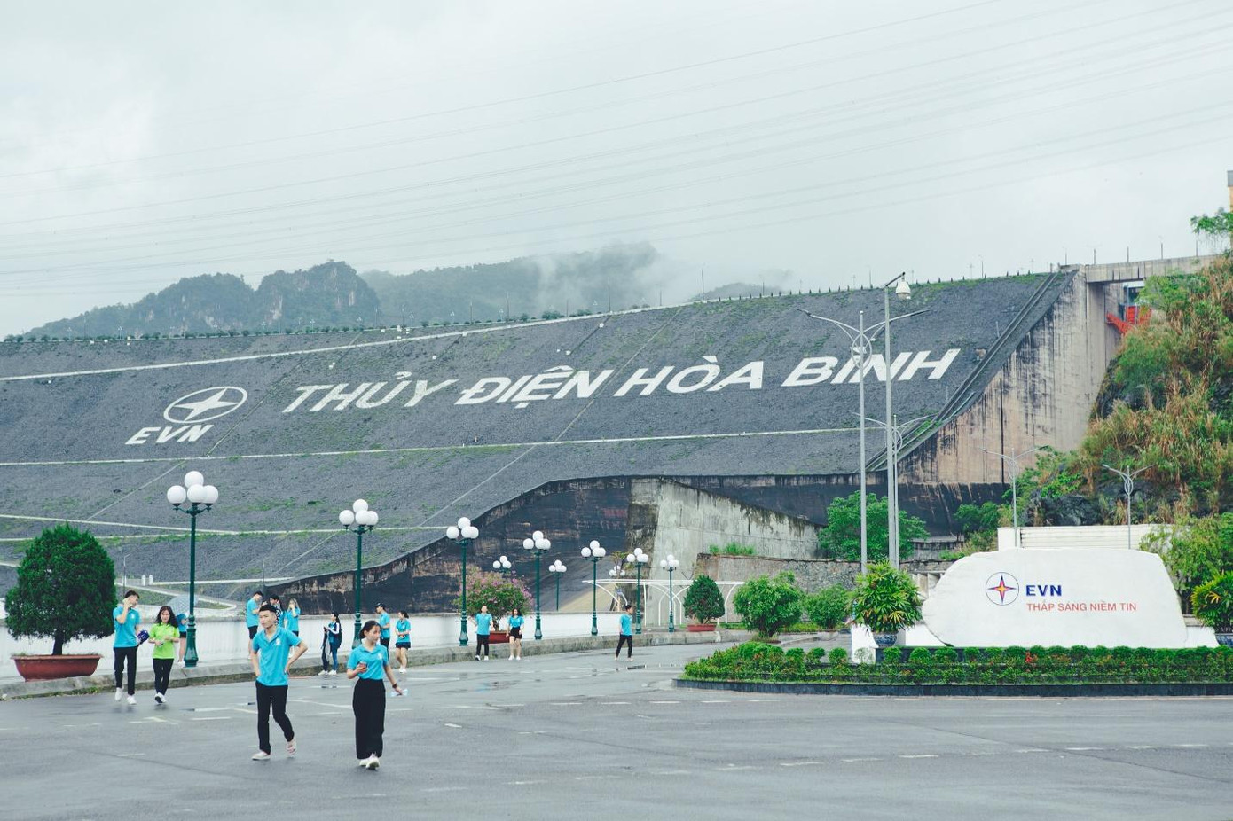 Tham quan nhà máy Thủy điện Hòa Bình