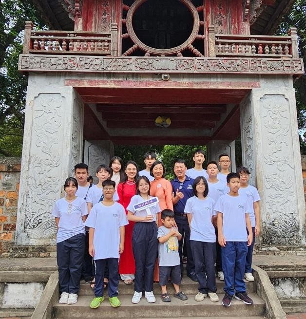 Các sĩ tử đến từ trường THCS Vân Hồ, Hà Nội đã có nhiều thí sinh lọt vào Top 100. Qua kỳ đánh giá năng lực, các em sẽ tự tin hơn để vươn tới những kiến thức trên khắp thế giới. Các sĩ tử đến từ trường THCS Vân Hồ, Hà Nội đã có nhiều thí sinh lọt vào Top 100. Qua kỳ đánh giá năng lực, các em sẽ tự tin hơn để vươn tới những kiến thức trên khắp thế giới.