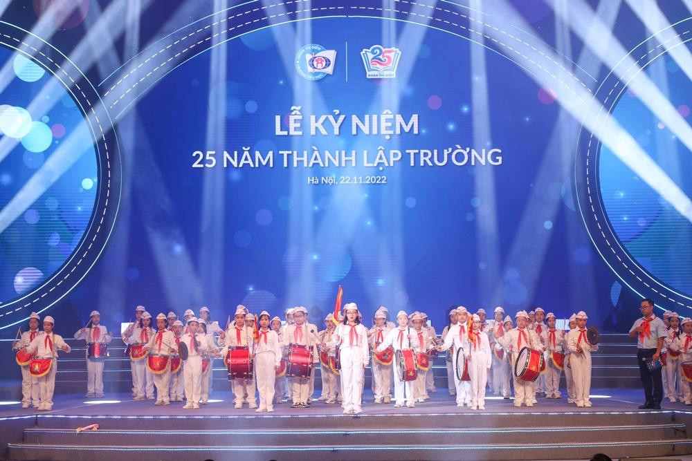 Tween Tiểu học Đoàn Thị Điểm tổ chức đại nhạc hội để kỷ niệm ngày thành lập trường