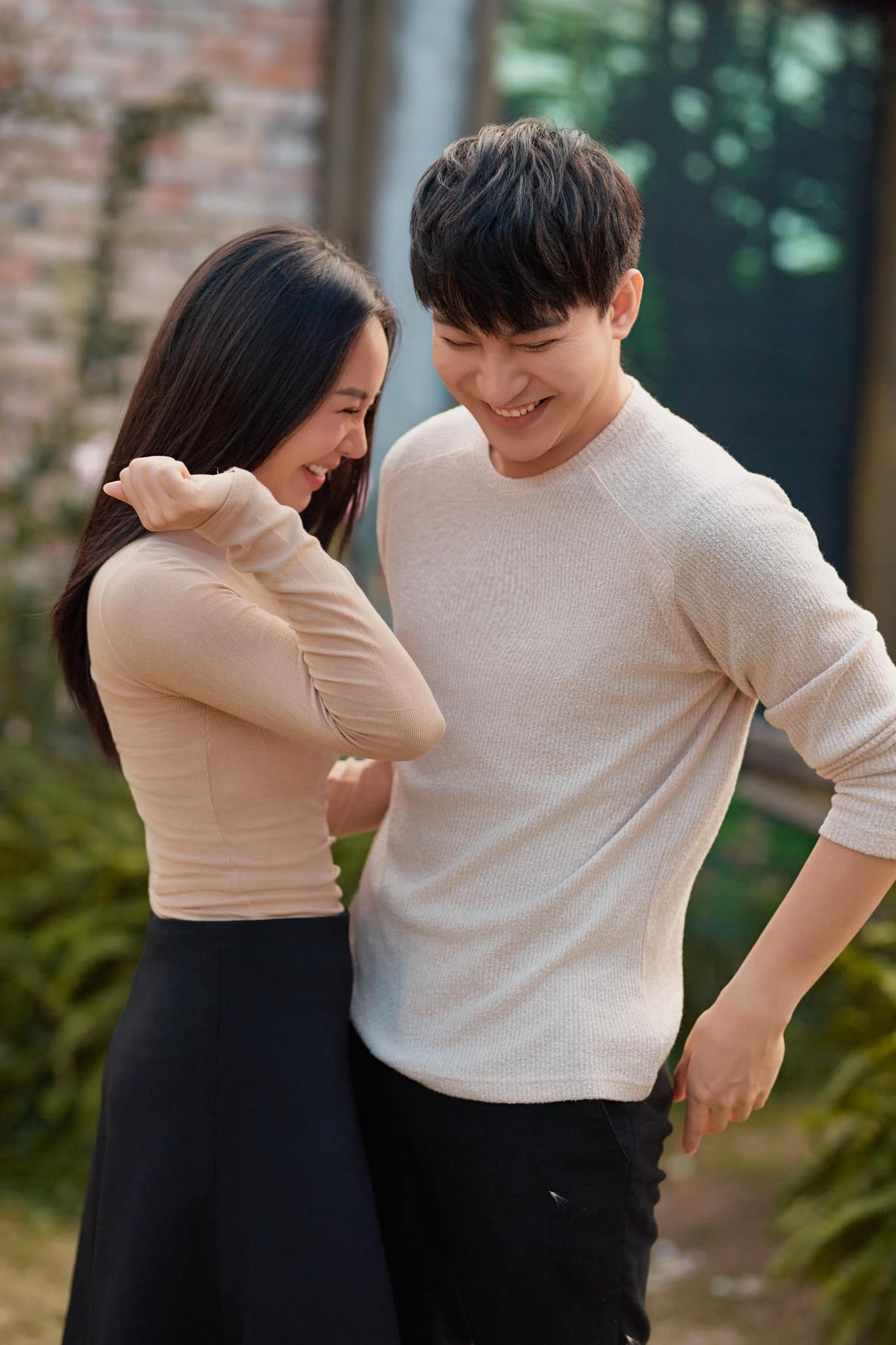 B Trần và Quỳnh Kool đang được khán giả đẩy thuyền. B Trần và Quỳnh Kool đang được khán giả đẩy thuyền.