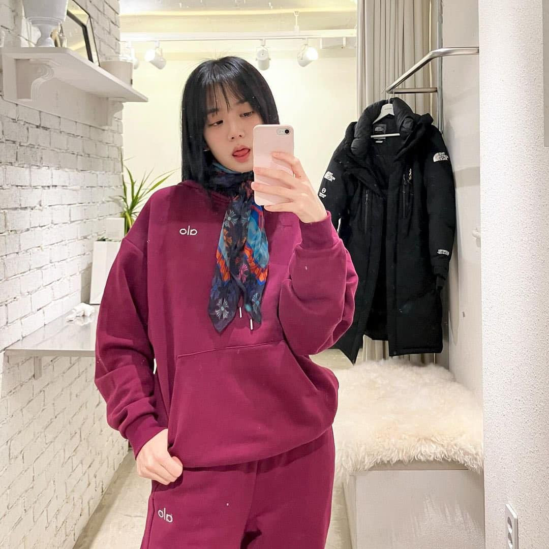 Các thành viên BLACKPINK than rằng ảnh Jisoo chụp thường bị mờ. Các thành viên BLACKPINK than rằng ảnh Jisoo chụp thường bị mờ.