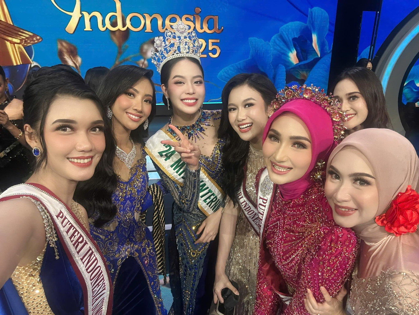 Dù đang không khỏe nhưng Thanh Thủy vẫn tươi tắn rạng rỡ trong sự kiện. Dù đang không khỏe nhưng Thanh Thủy vẫn tươi tắn rạng rỡ trong sự kiện.