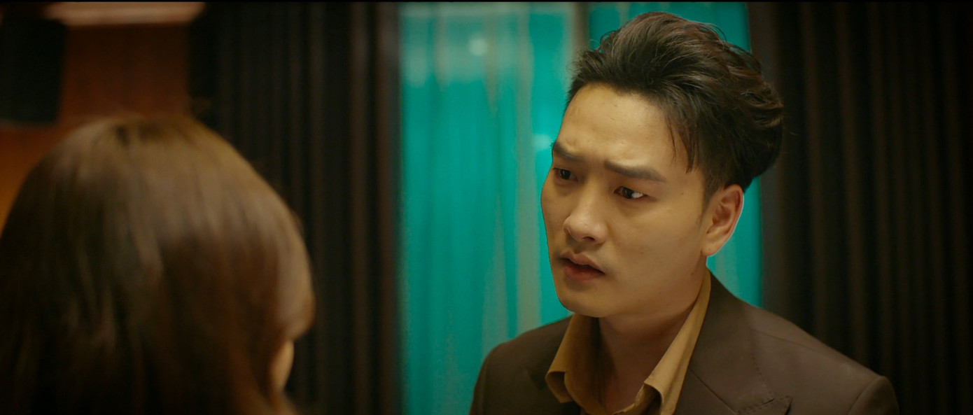 Khải liên tục uy hiếp khiến Trâm Anh sợ hãi. Khải liên tục uy hiếp khiến Trâm Anh sợ hãi.