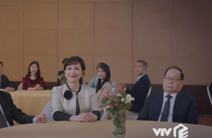 Quan hệ giữa bà Kim Nhung và vị chủ tịch công ty là như thế nào?