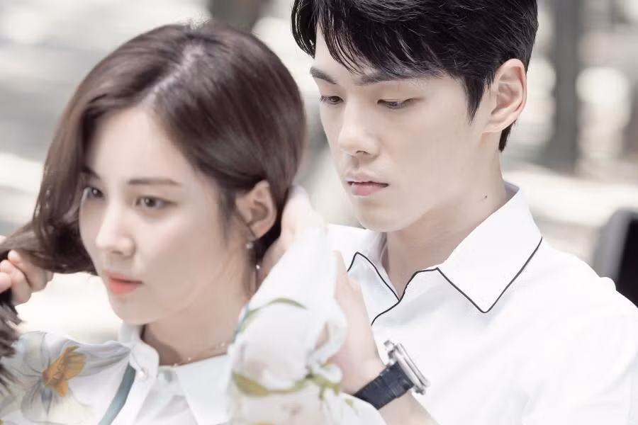 Seohyun và Kim Jung Hyun trong phim "Time"