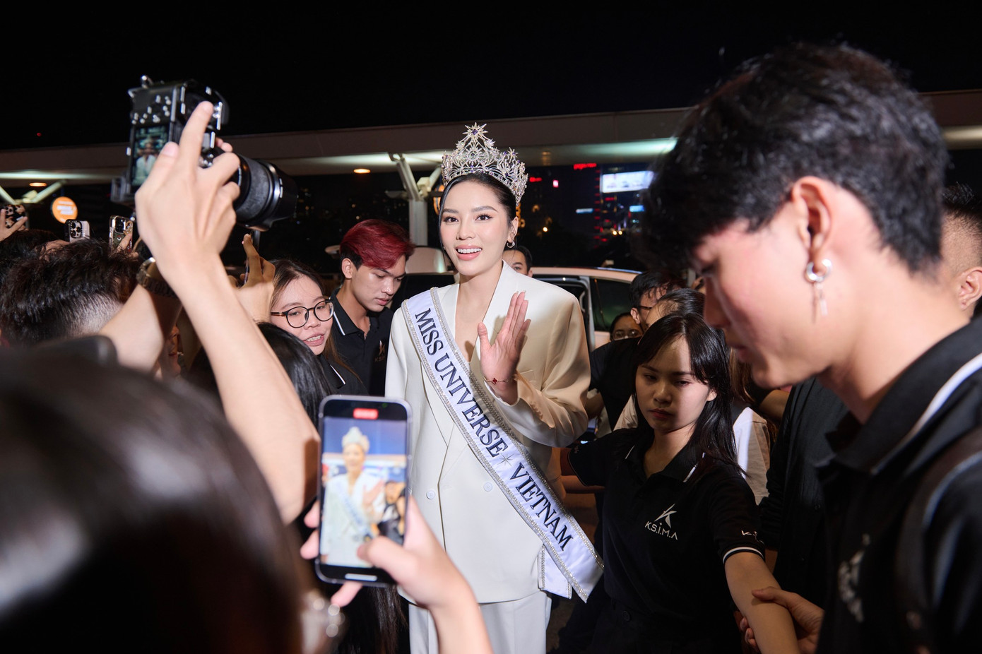 Kỳ Duyên vô tình bị Chủ tịch Miss Universe Vietnam đưa thông tin sai.