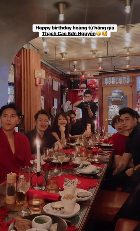 Bức ảnh được cho là Thúy Ngân - Võ Cảnh công khai thể hiện tình cảm