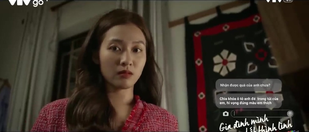 Trâm Anh sợ hãi khi đọc tin nhắn.