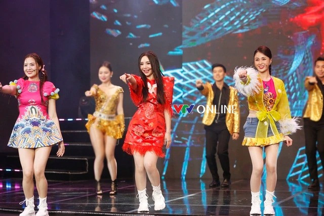 Các diễn viên lập thành nhóm nhạc &quot;Đẹp Bất Ổn&quot;.