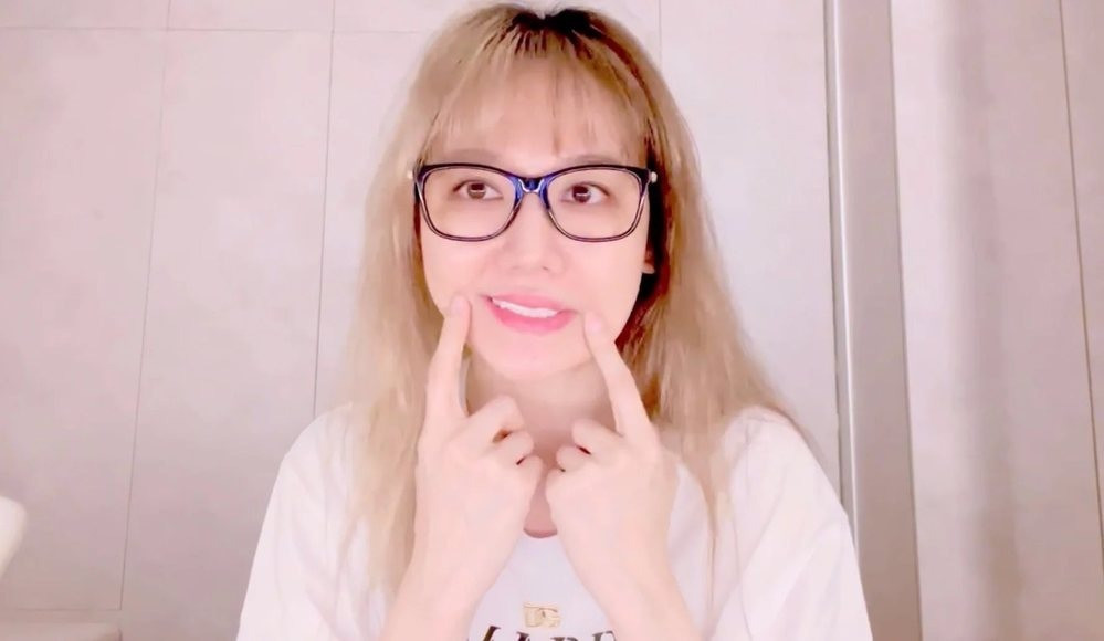 Hari Won lộ cơ mặt lệch khi cười Hari Won lộ cơ mặt lệch khi cười