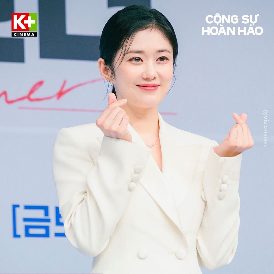 Nữ diễn viên cực trẻ trung so với độ tuổi 43. Nữ diễn viên cực trẻ trung so với độ tuổi 43.