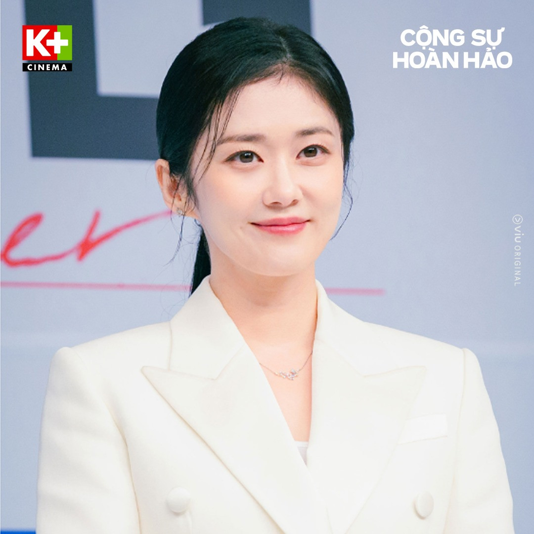 Nữ diễn viên cực trẻ trung so với độ tuổi 43. Nữ diễn viên cực trẻ trung so với độ tuổi 43.