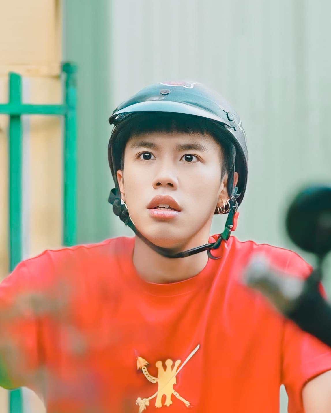 Long Vũ đã sụt 7 kg sau vài tháng quay phim.