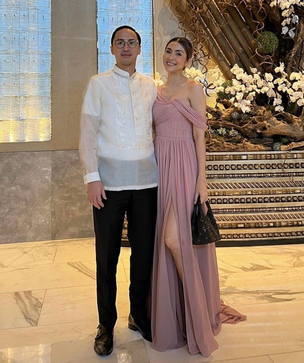 Vợ chồng Hà Tăng đẹp đôi trong đám cưới Phillip Nguyễn. Vợ chồng Hà Tăng đẹp đôi trong đám cưới Phillip Nguyễn.