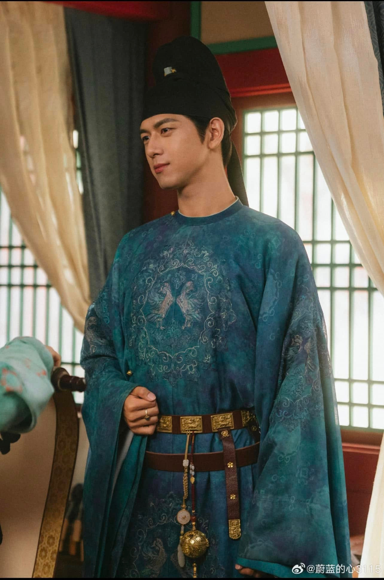 ... nhưng thực tế lại rất sâu sắc và tôn trọng phụ nữ.