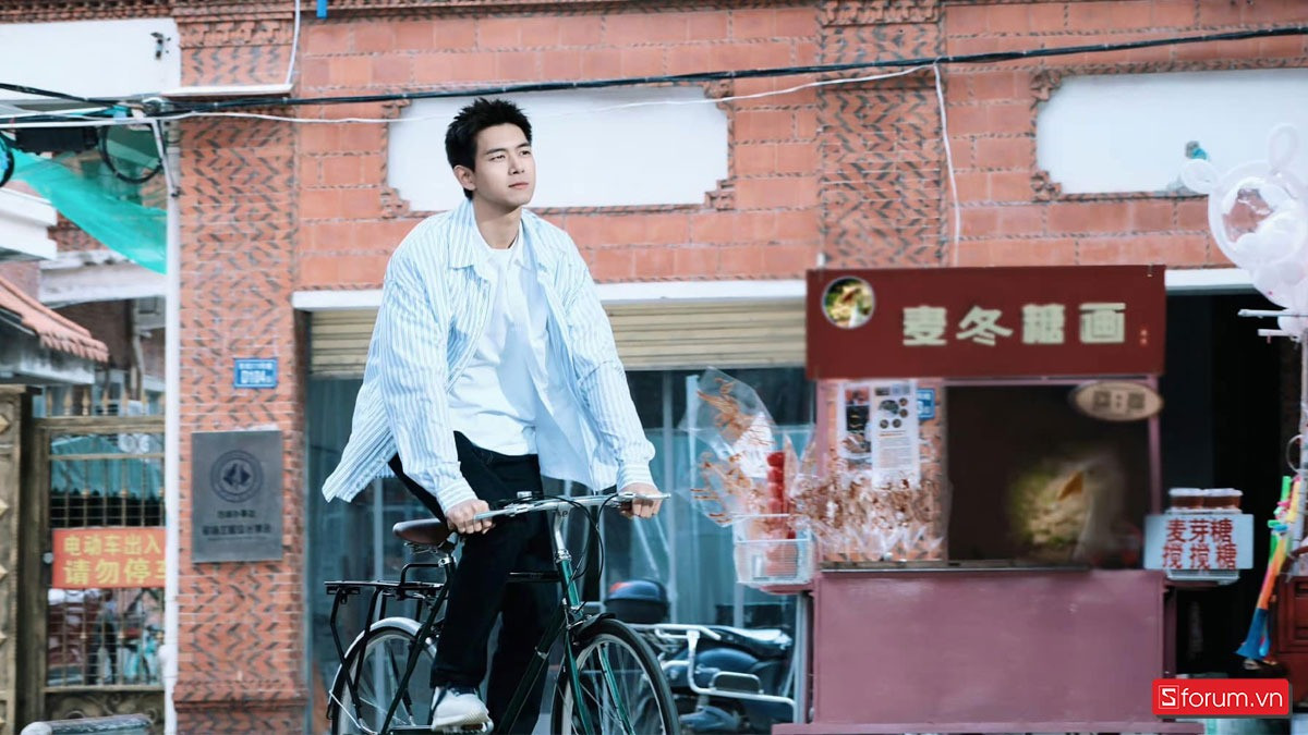 Sắc Xuân Gửi Người Tình cũng có bối cảnh đẹp. Sắc Xuân Gửi Người Tình cũng có bối cảnh đẹp.