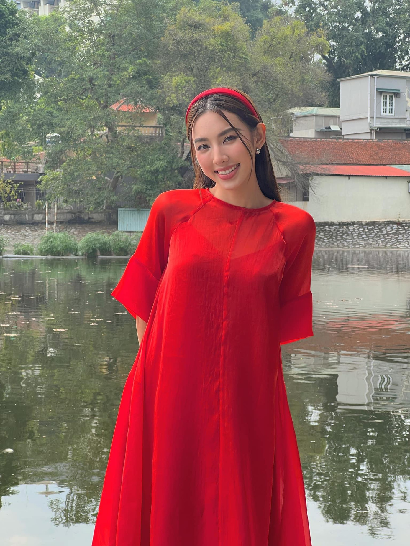 Thùy Tiên vẫn rất được chú ý sau khi hết nhiệm kỳ