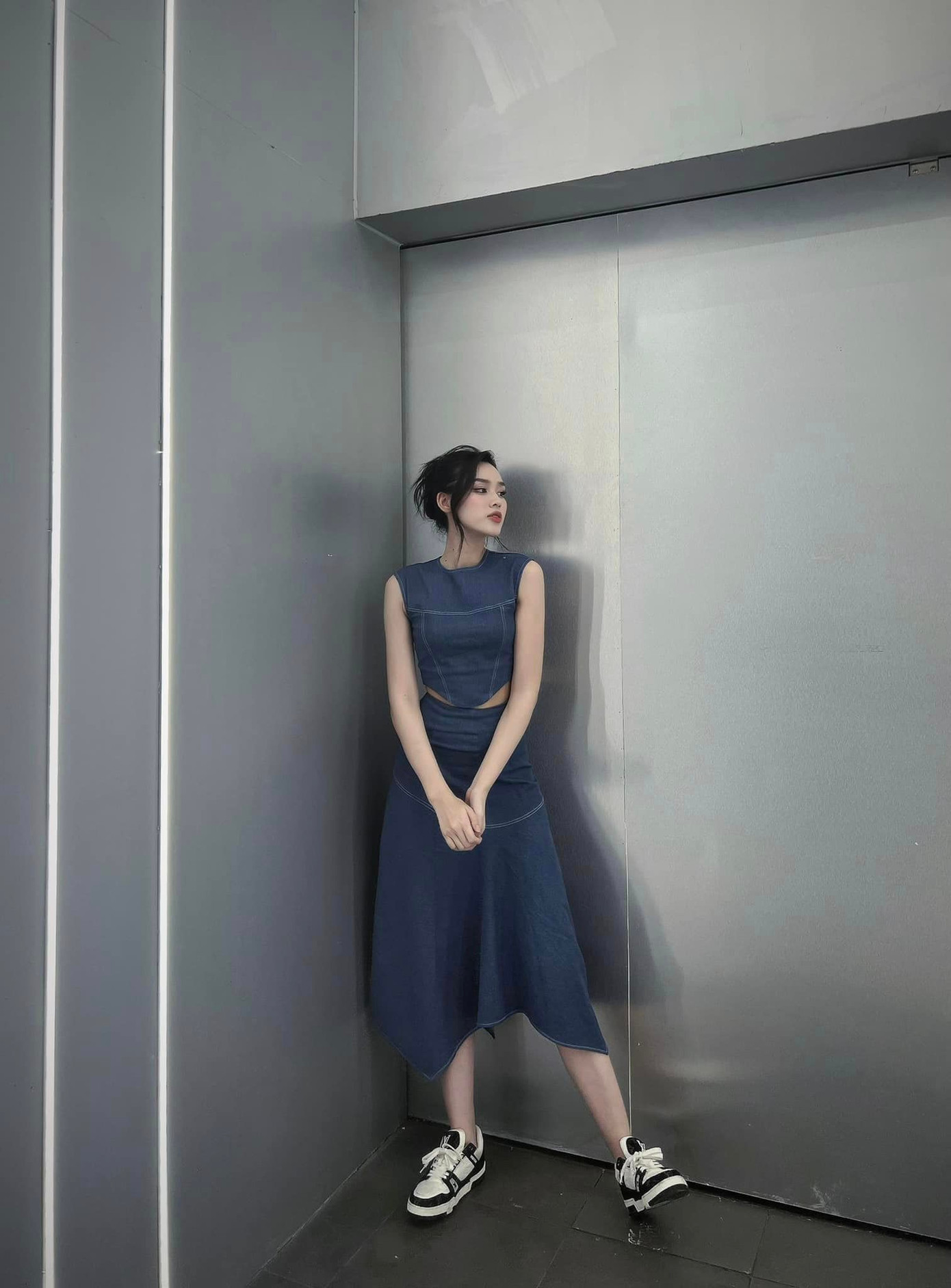 Đỗ Thị Hà dạo gần đây thường đi giày thể thao. Đỗ Thị Hà dạo gần đây thường đi giày thể thao.