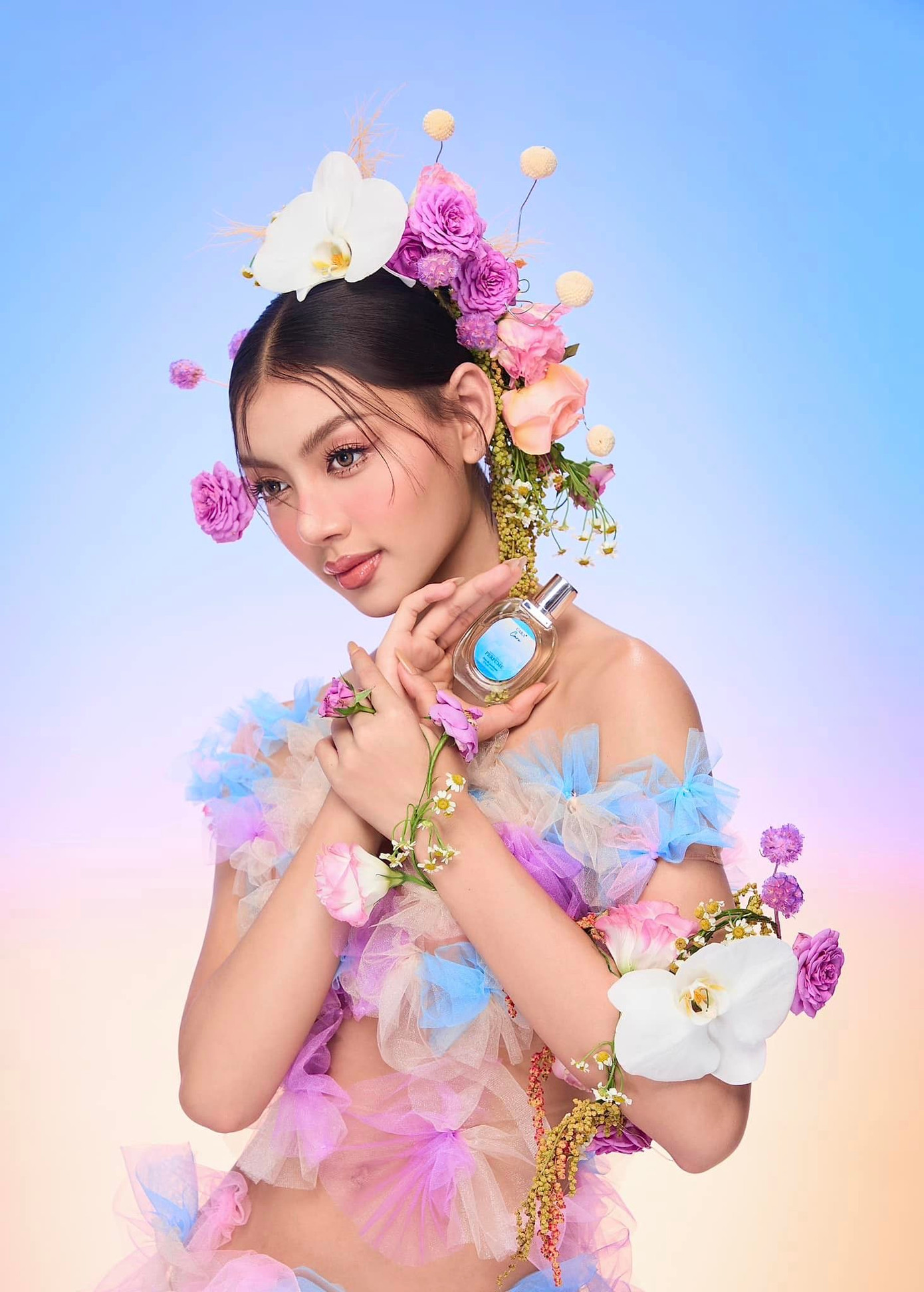 Thae Su Nyein giờ tập trung bán hàng online. Thae Su Nyein giờ tập trung bán hàng online.