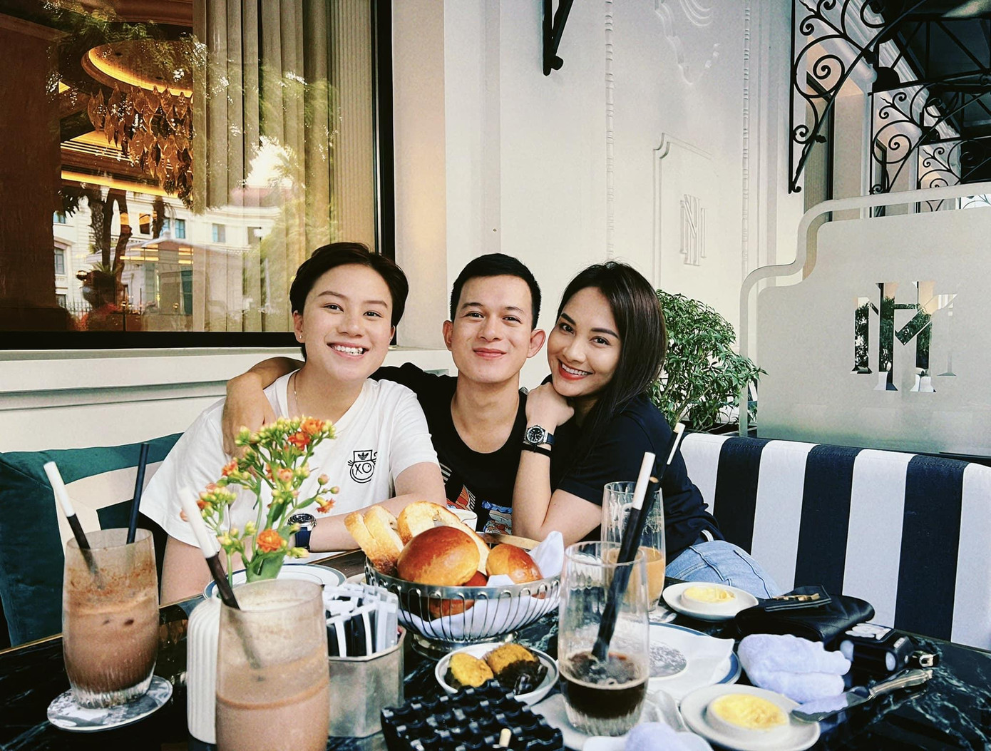 Bảo Thanh mới có sản phẩm chung với hai bạn diễn của Về Nhà Đi Con Bảo Thanh mới có sản phẩm chung với hai bạn diễn của Về Nhà Đi Con