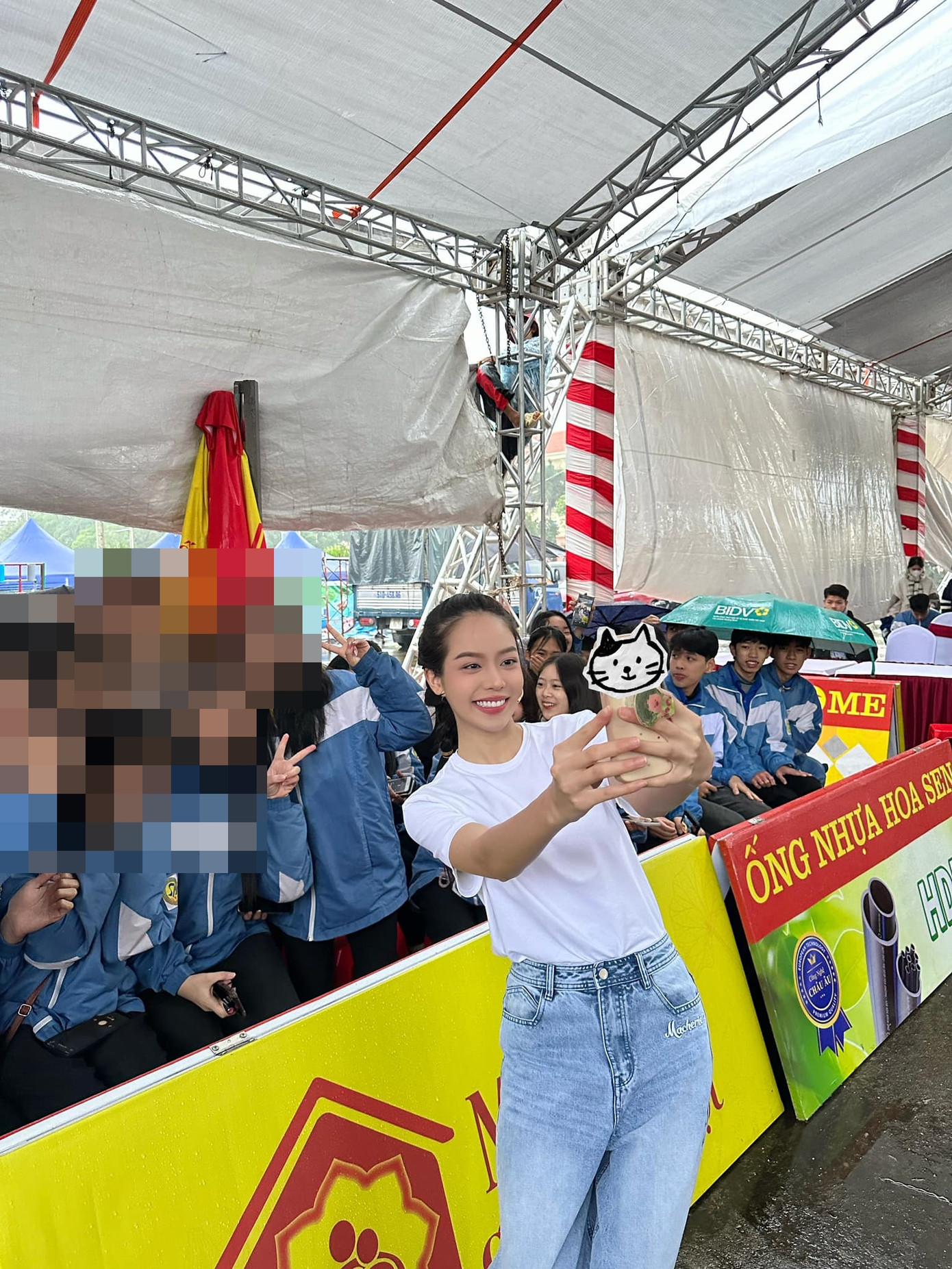 Thanh Thủy luôn thân thiện và đáng yêu, tạo thiện cảm cho mọi người. Thanh Thủy luôn thân thiện và đáng yêu, tạo thiện cảm cho mọi người.