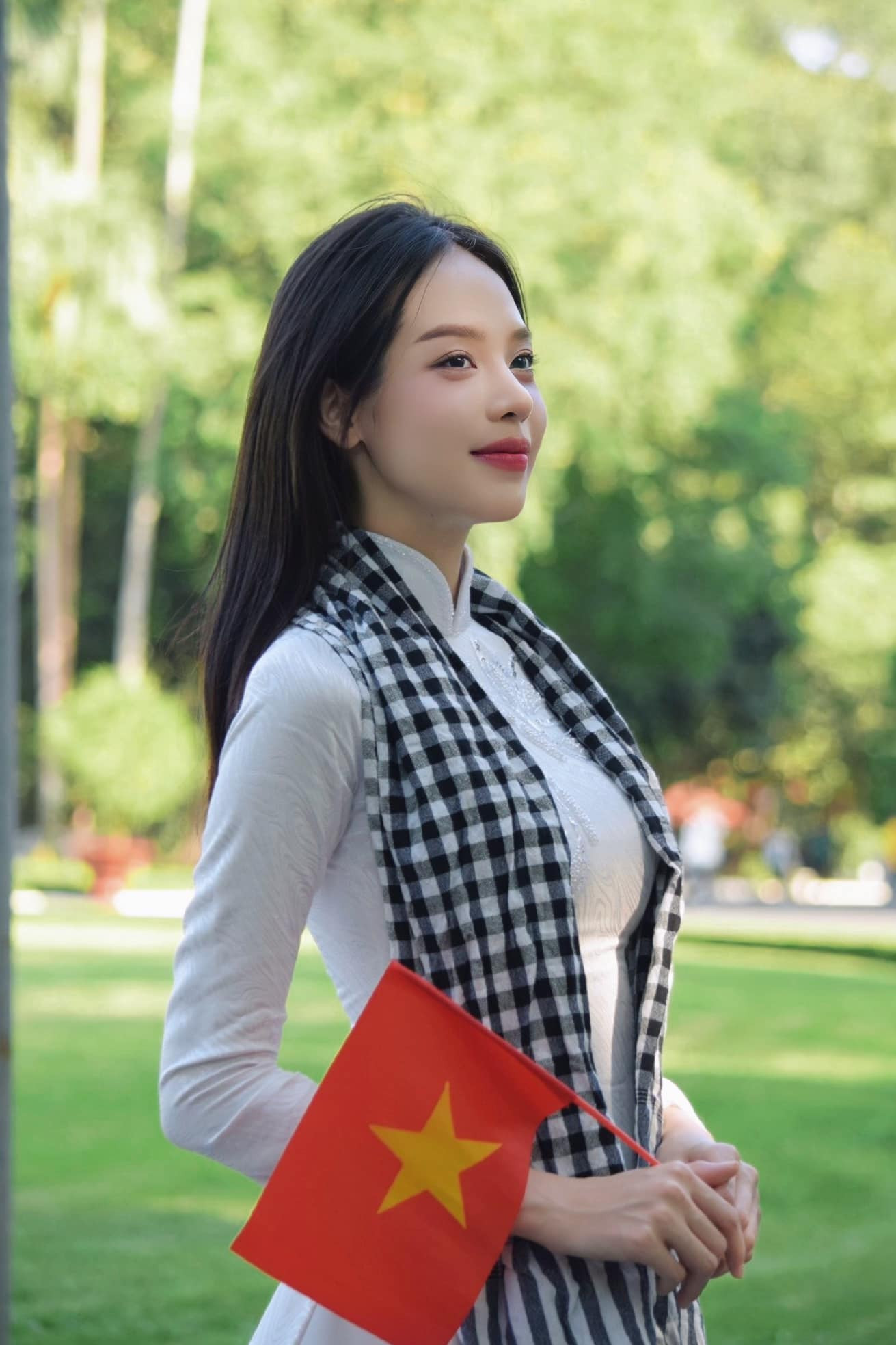 Nàng hậu được xem là nhân vật có ảnh hưởng tích cực trên MXH. Nàng hậu được xem là nhân vật có ảnh hưởng tích cực trên MXH.