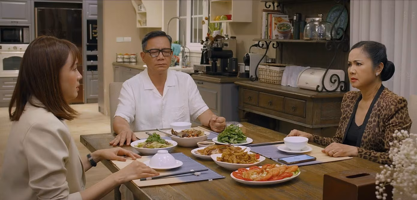 Hồng Diễm và NSND Thu Hà đóng vai mẹ con trong cả hai phim.