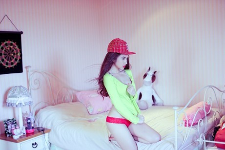  Tâm sự về những nhận định của khán giả, cô không ngại tiết lộ rằng: “Gái miền Tây không hư hỏng, phần lớn do cuộc sống nghèo khó, không được đi học đến nơi, đến chốn nên ôm tư tưởng lên Sài Gòn sẽ có cơ hội kiếm tiền dễ dàng để thay đổi cuộc đời và phụ giúp gia đình