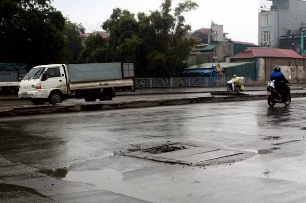 Nắp hố ga bị sập