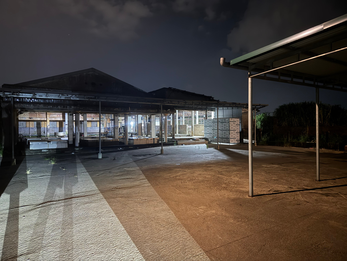 Lò mổ của Công ty Hải Dương vắng người. Lò mổ của Công ty Hải Dương vắng người.