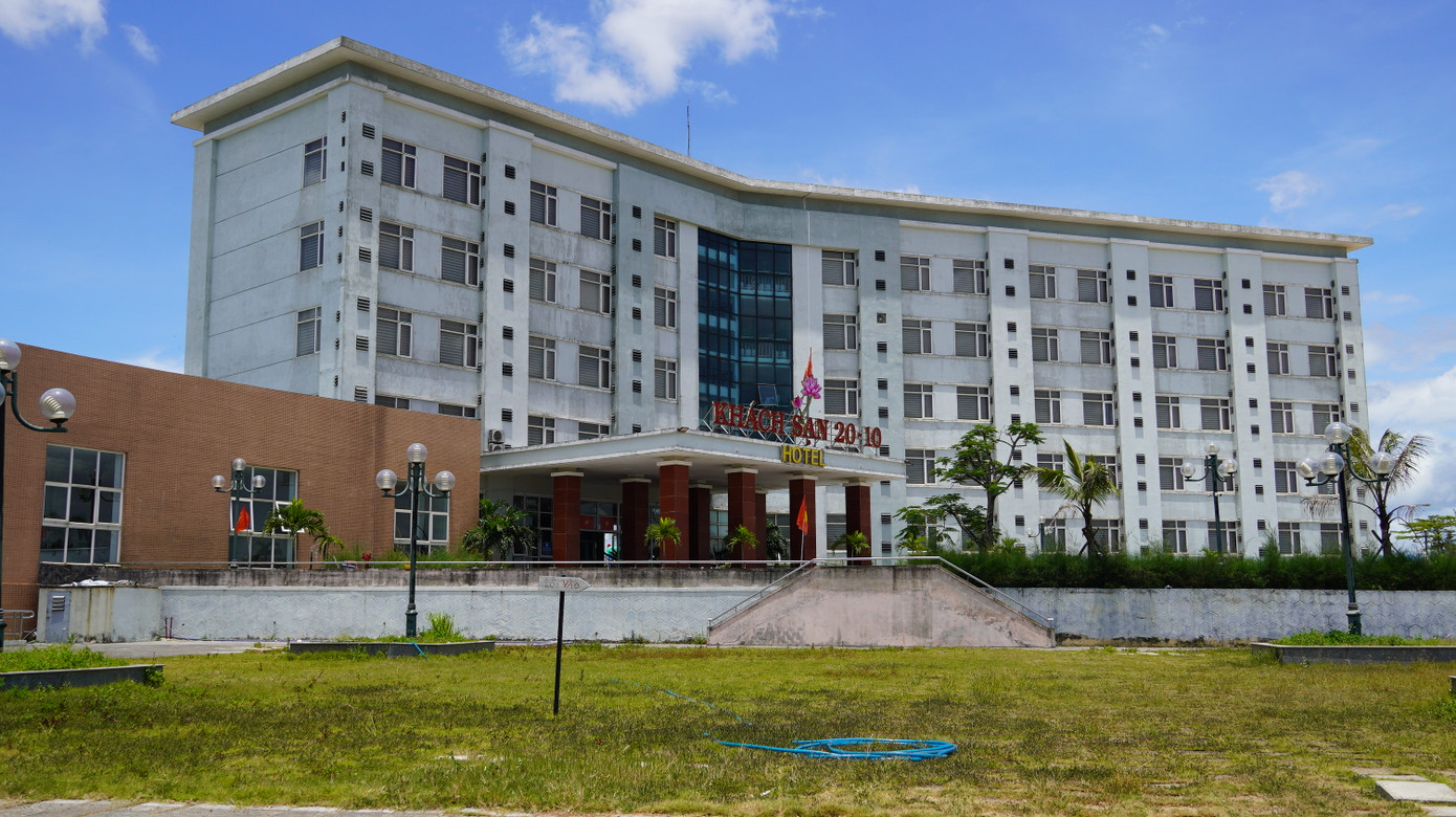 Quảng Bình khẩn trương cải tạo các trụ sở cũ để làm nơi lưu trú cho cán bộ từ Quảng Trị ra công tác lâu dài. Quảng Bình khẩn trương cải tạo các trụ sở cũ để làm nơi lưu trú cho cán bộ từ Quảng Trị ra công tác lâu dài.