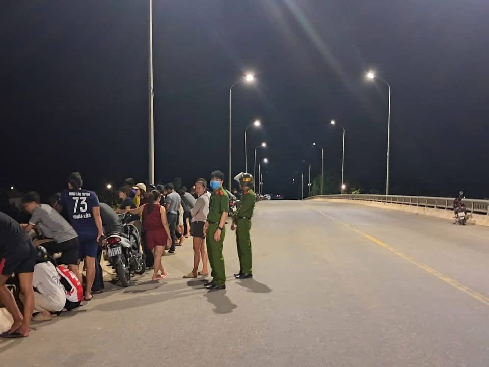 Chính quyền địa phương đã huy động tổng lực để tìm kiếm nạn nhân.