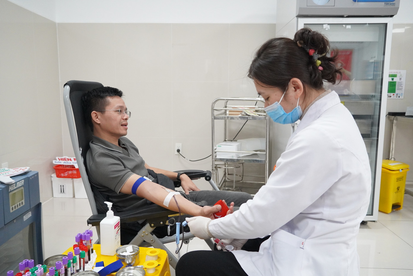 Bệnh viện đang rất cần người dân tình nguyện hiến máu để cấp cứu người bệnh.