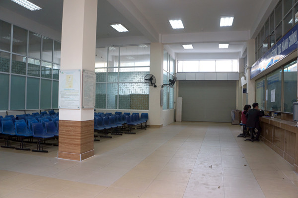 Tại Sở Kế hoạch và Đầu tư chỉ lác đác vài ba người, nhiều ghế cán bộ cũng bỏ trống