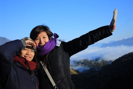 Mỗi người một kiểu, những phụ nữ này đã chinh phục đỉnh Fansipan.