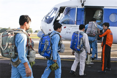 Phần thực hành nhảy dù là nội dung mà các học viên luôn mong đợi