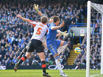 Pha đánh đầu ấn định tỉ số 4-0 của Terry.Ảnh: Getty