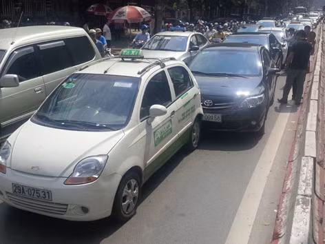 Giao thông tắc nghẽn sau tai nạn