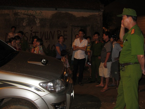 Cảnh sát 113 Nghệ An bắt giữ chiếc xe tang vật chở các đối tượng gây án