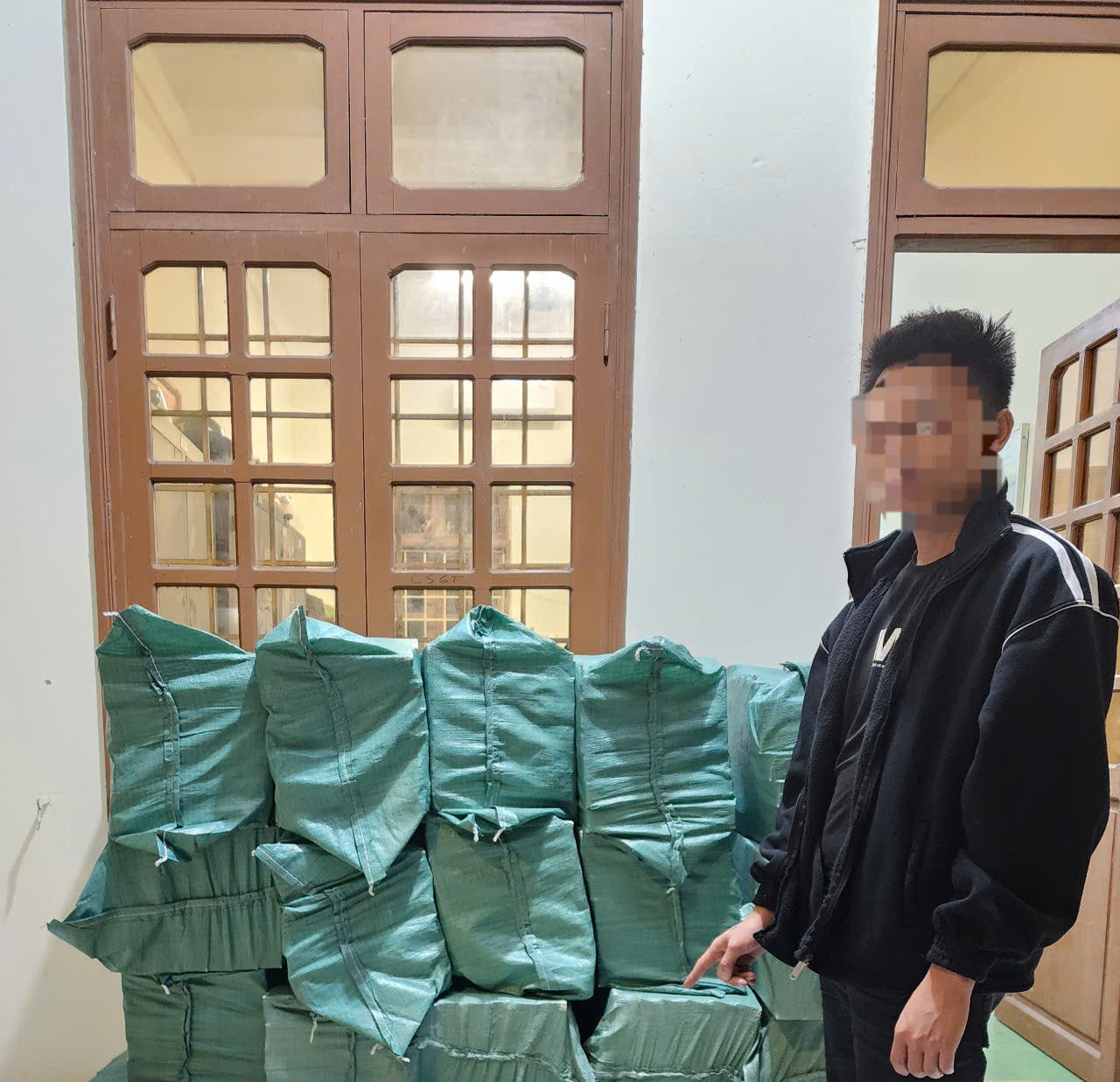 Tài xế Lê Tuấn V. tại Cơ quan Công an. Ảnh: CA