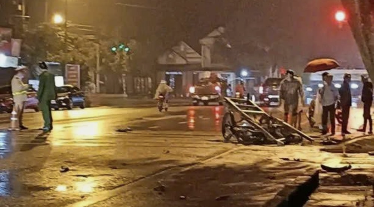 Vụ tai nạn giao thông xảy ra trên Quốc lộ 9, đoạn qua thị trấn Cam Lô, huyện Cam Lộ, tỉnh Quảng Trị.