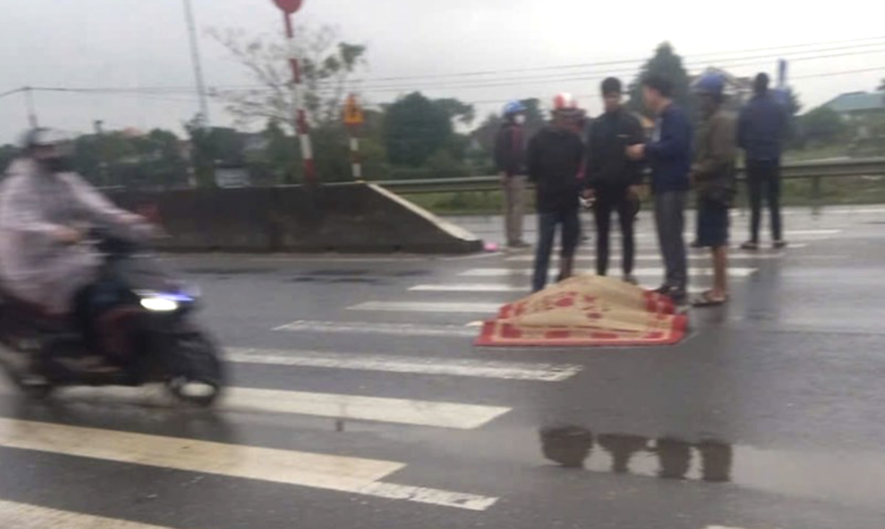 Vụ tai nạn giao thông xảy ra sáng 11/12 trên Quốc lộ 1, đoạn qua xã Hải Phú, huyện Hải Lăng, tỉnh Quảng Trị.